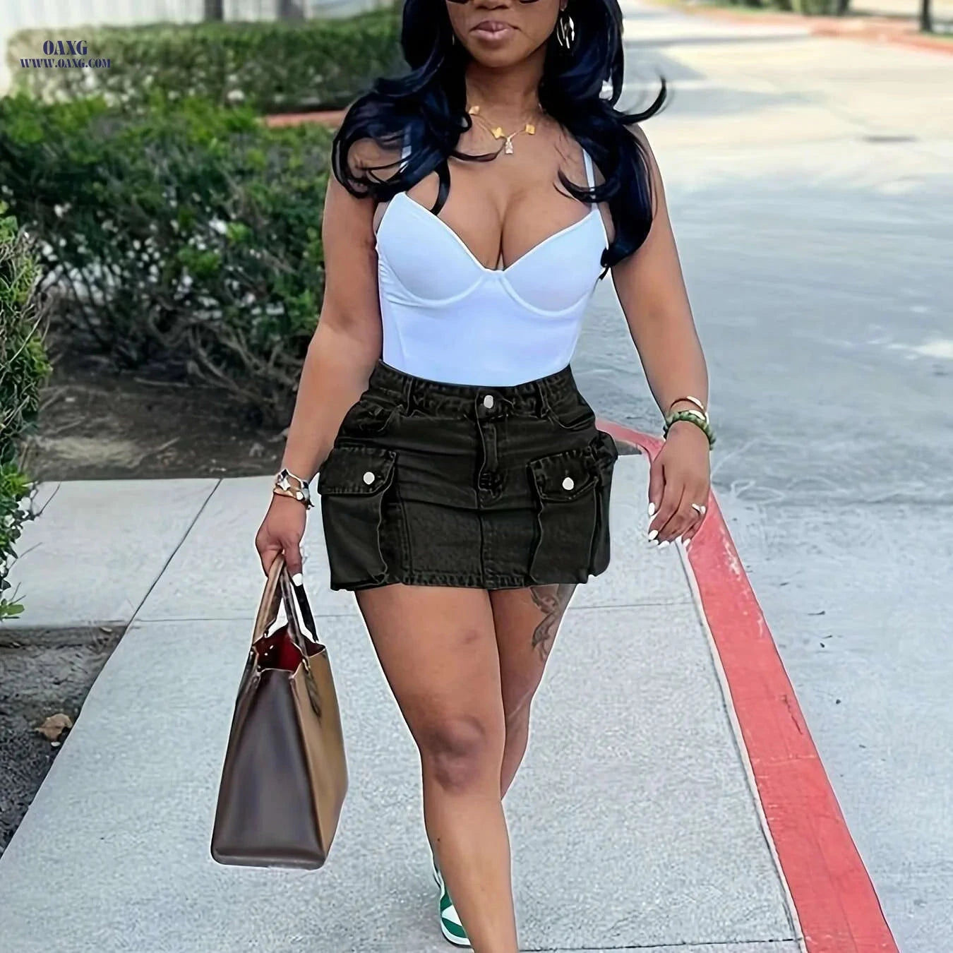 Women's Cute Button Denim Mini Skirt - Low Waist with Pockets   OAXG 