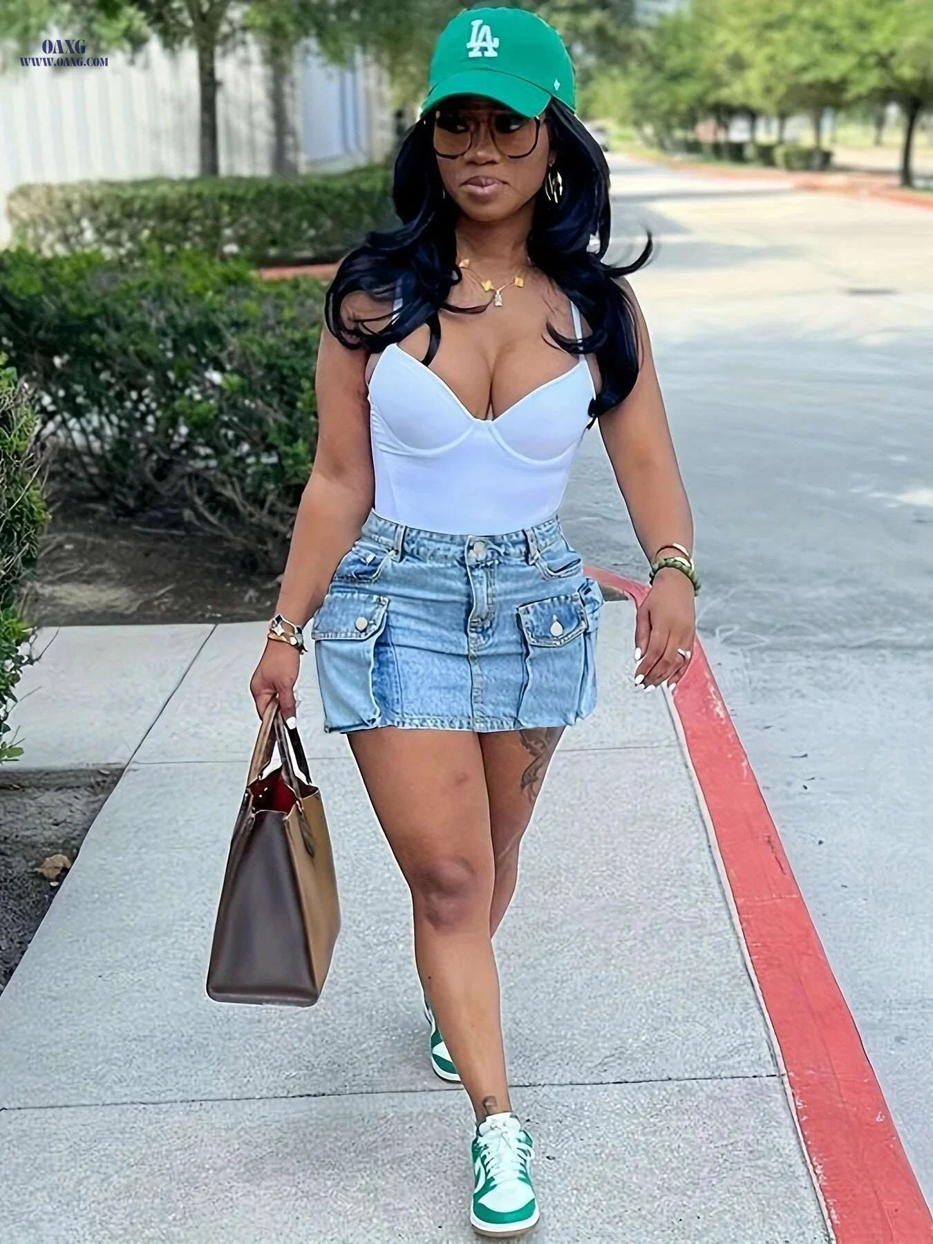 Women's Cute Button Denim Mini Skirt - Low Waist with Pockets   OAXG 