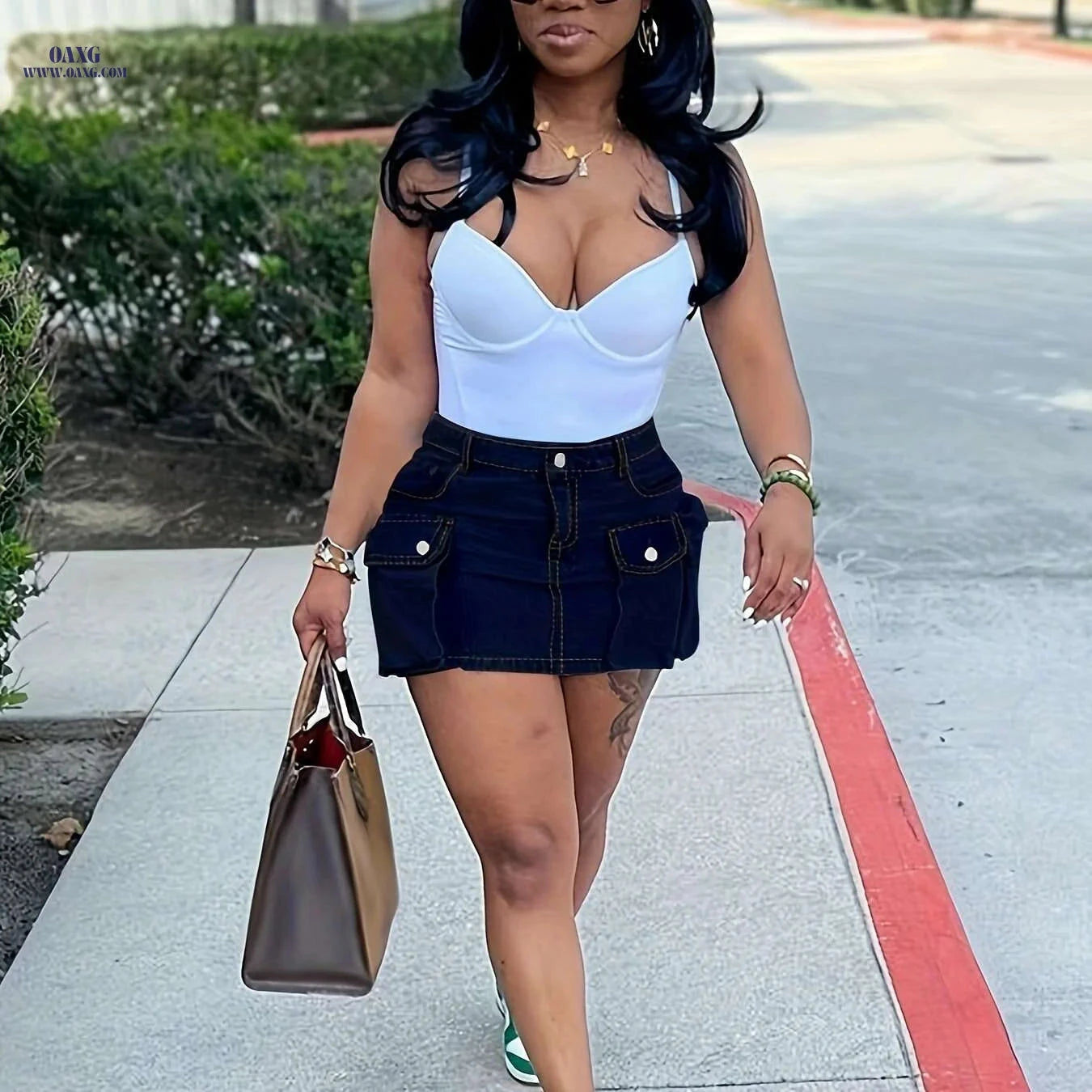 Women's Cute Button Denim Mini Skirt - Low Waist with Pockets   OAXG 
