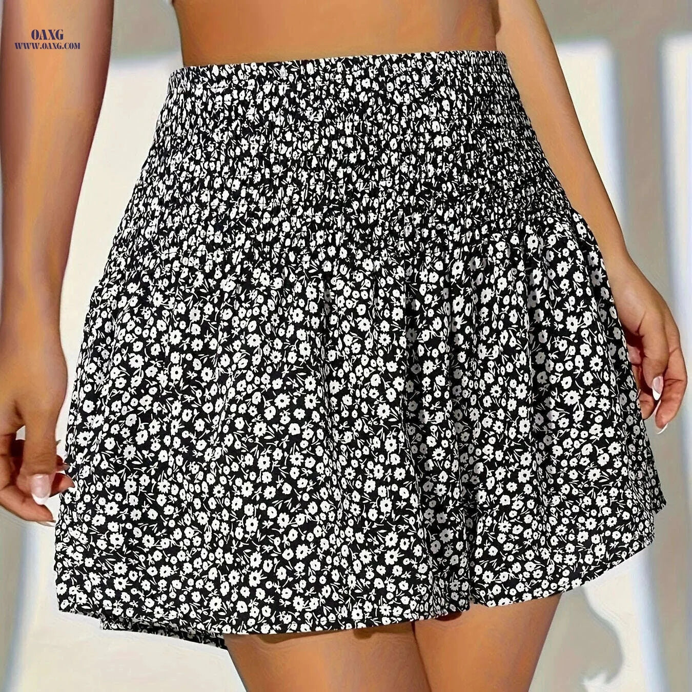Women's Elegant Floral High-Waist Shorts - Blue & White Ditsy Pattern   OAXG 
