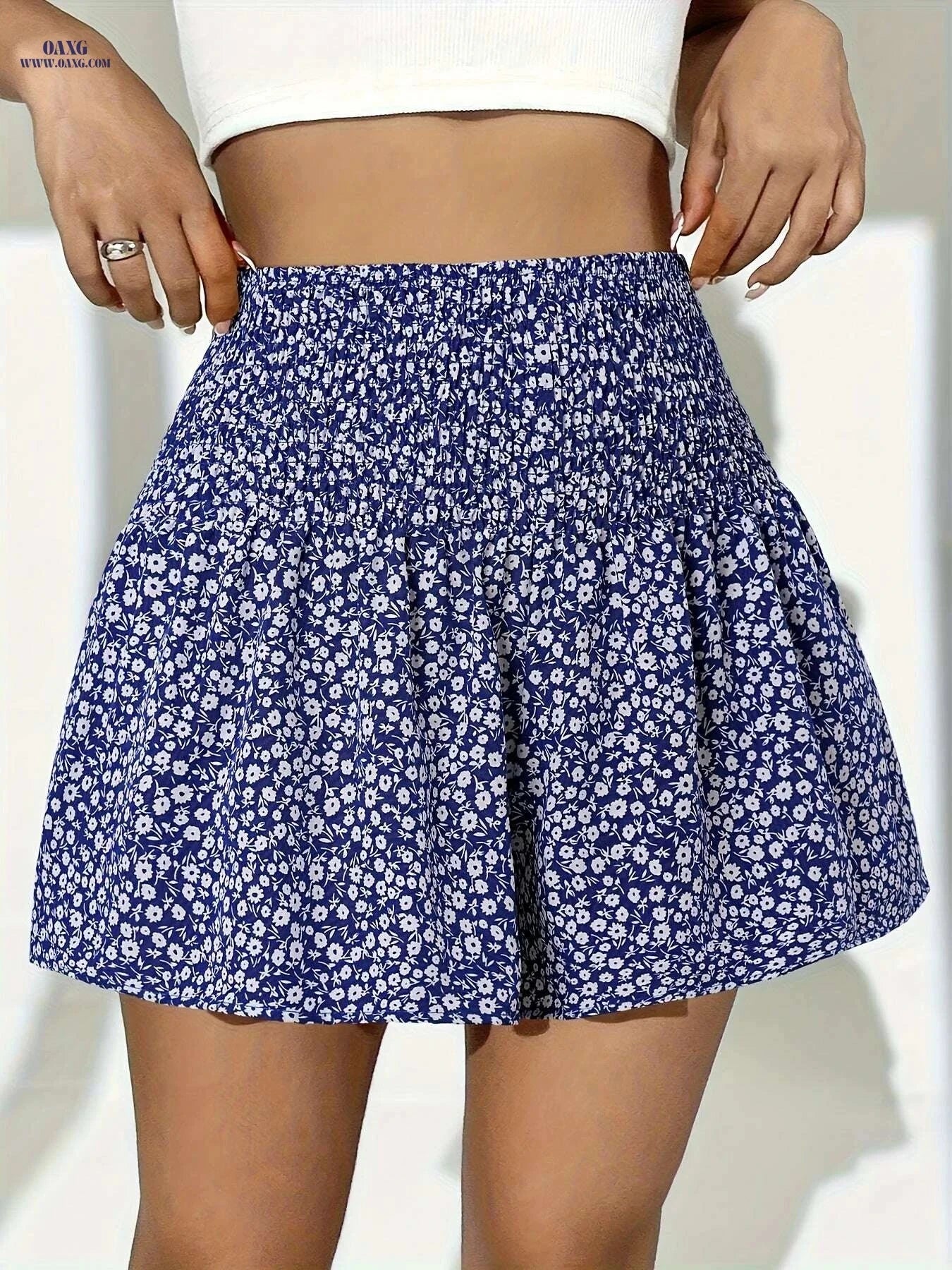 Women's Elegant Floral High-Waist Shorts - Blue & White Ditsy Pattern   OAXG 