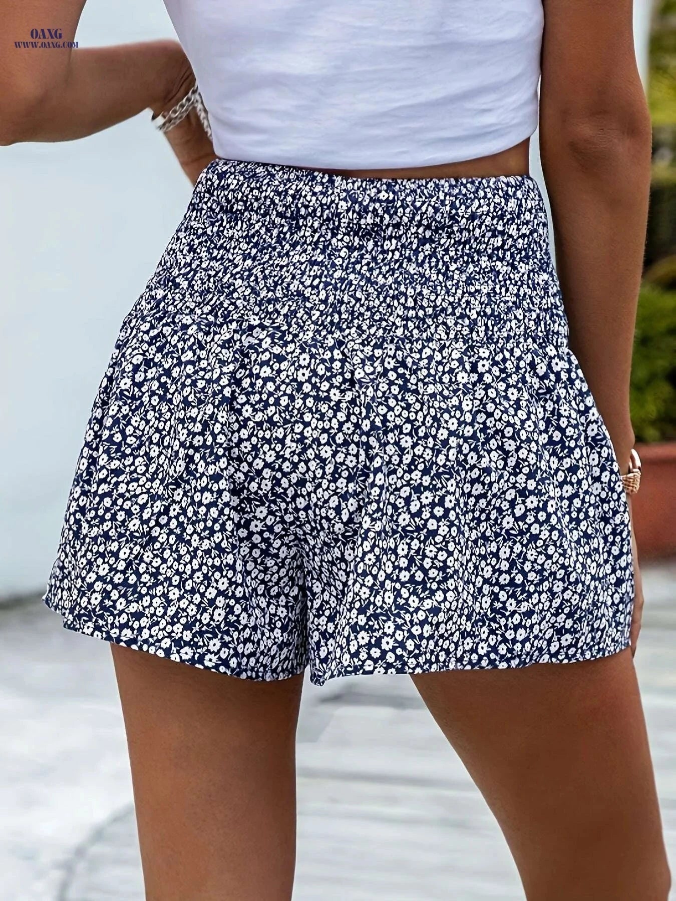 Women's Elegant Floral High-Waist Shorts - Blue & White Ditsy Pattern   OAXG 