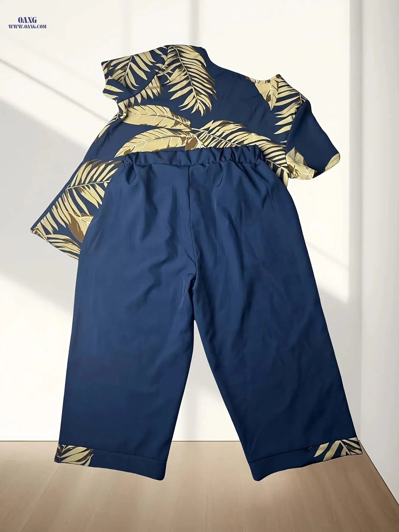 Women's Elegant Short Sleeve Capri Pants Set - Tropical Print Style   OAXG Navy Color / S