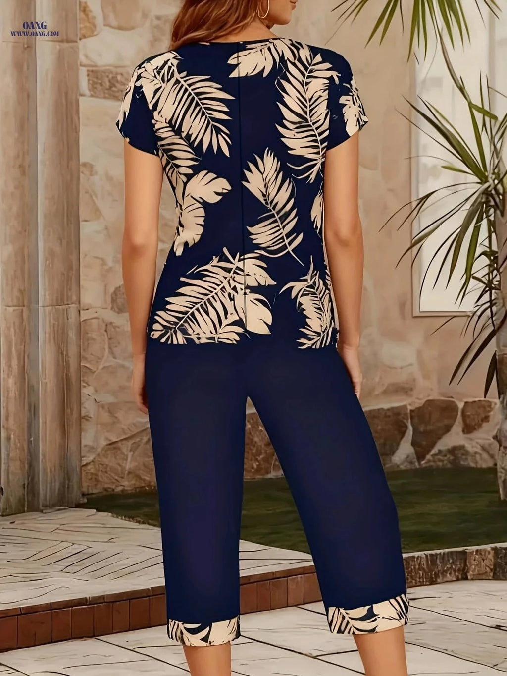 Women's Elegant Short Sleeve Capri Pants Set - Tropical Print Style   OAXG Navy Color / S