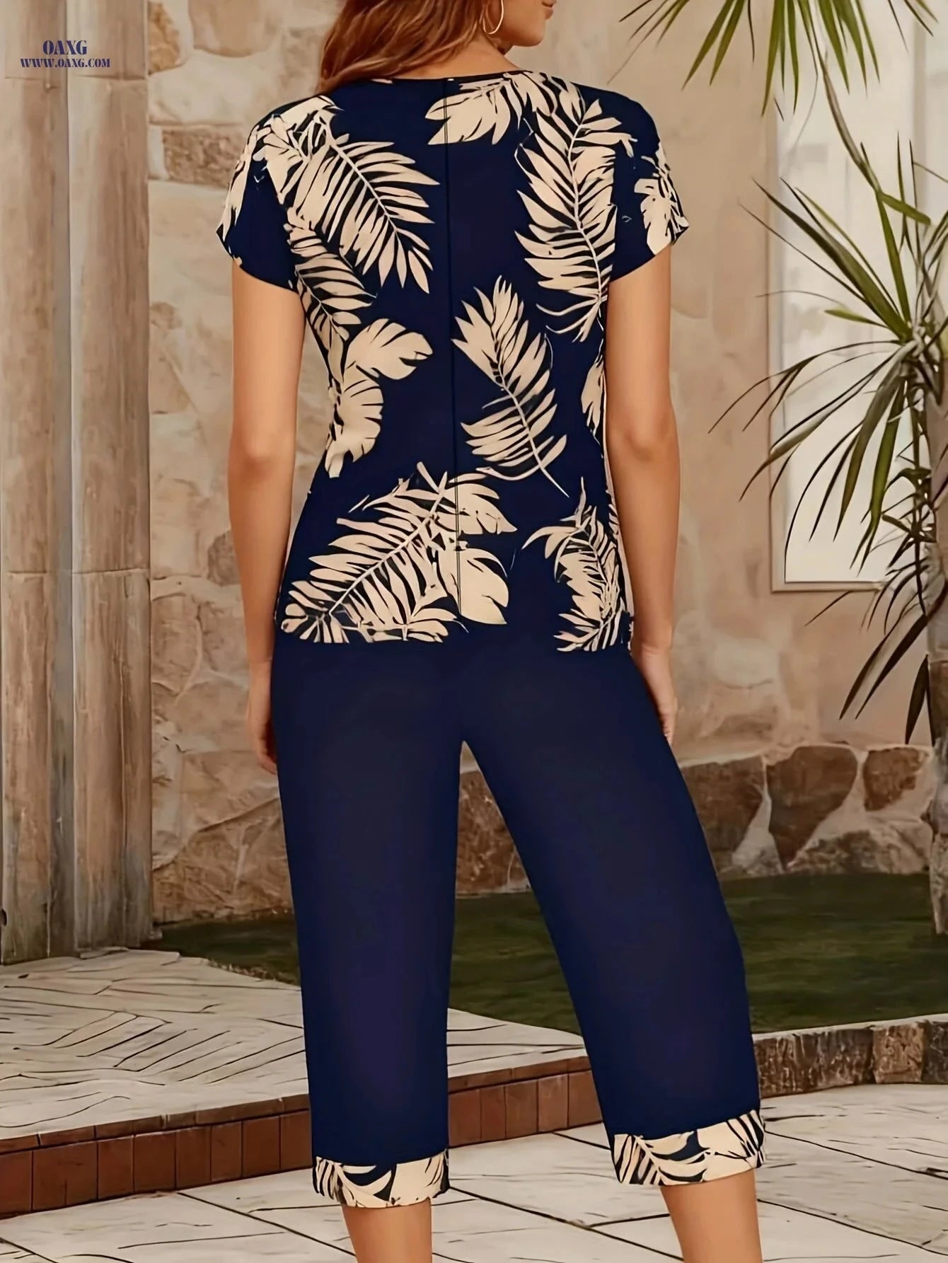 Women's Elegant Short Sleeve Capri Pants Set - Tropical Print Style   OAXG Navy Color / S