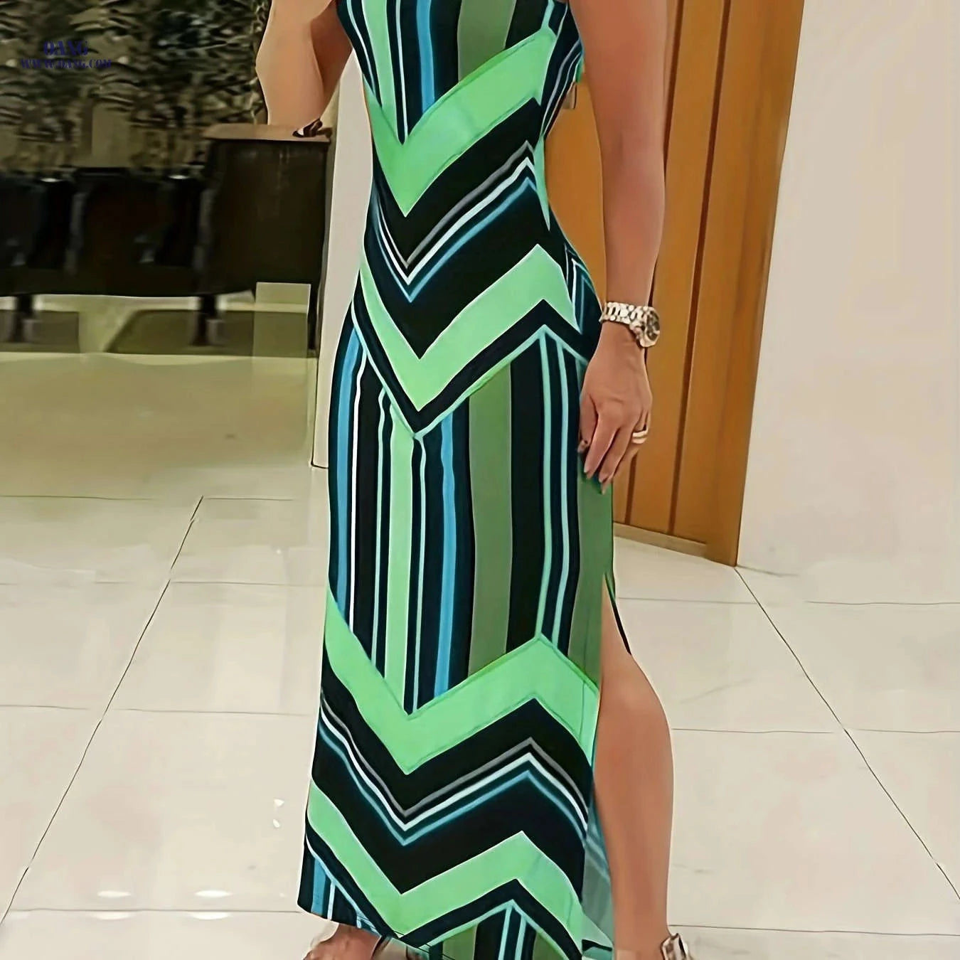 Women's Elegant Sleeveless Maxi Dress - Chic Geometric Pattern Style   OAXG 