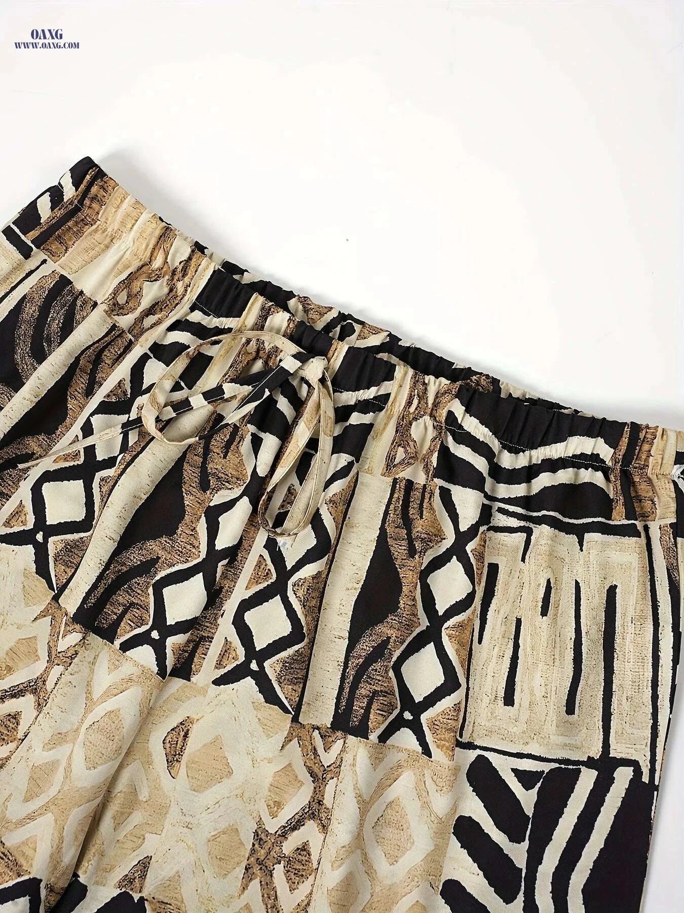 Women's Geometric Print Casual Shorts - Black & Beige All-Season Wear   OAXG 