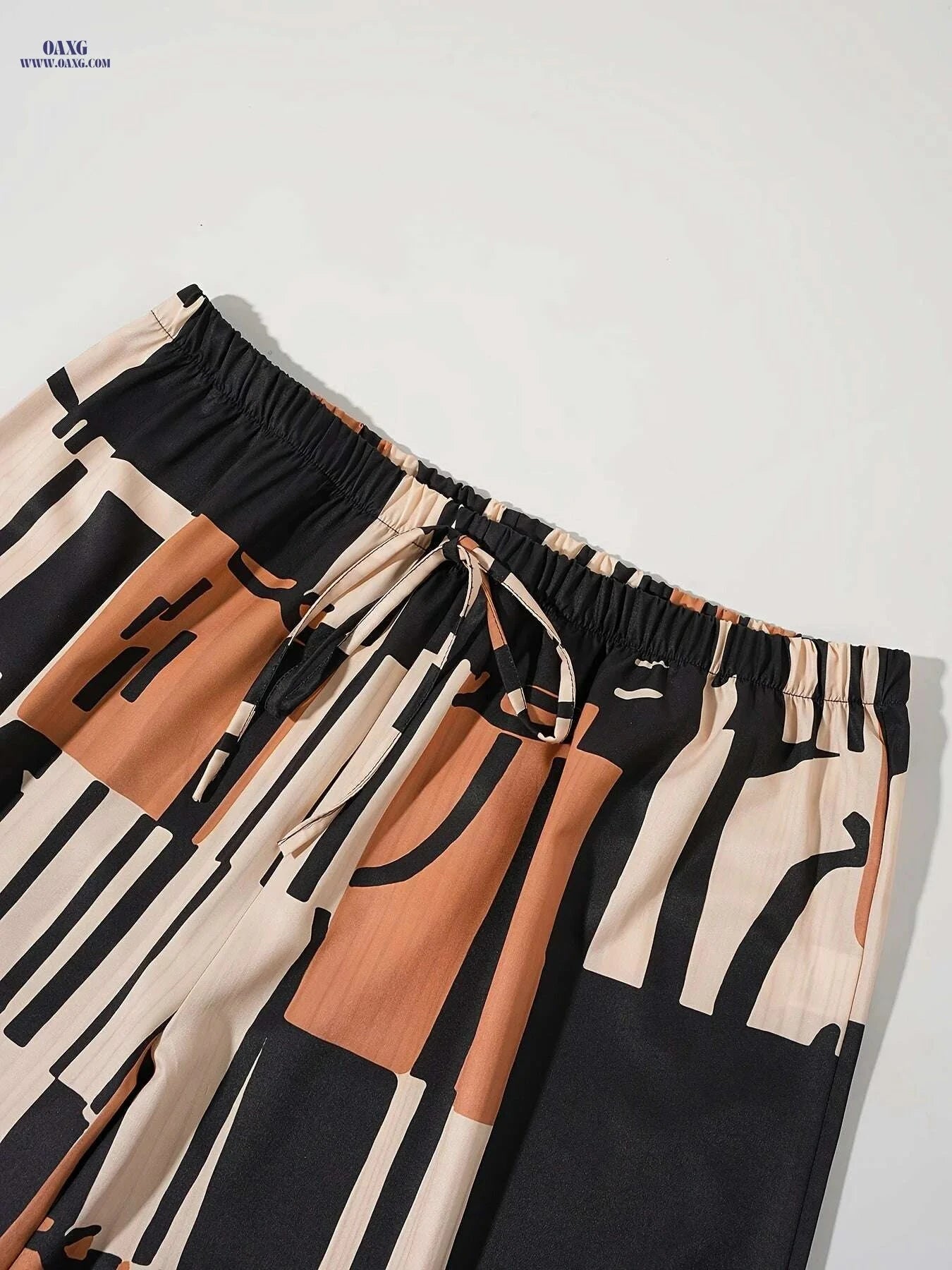 Women's Geometric Print Drawstring Shorts - Lightweight Polyester Comfort   OAXG 