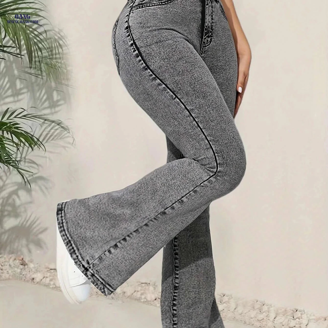 Women's High-Rise Stretch Flare Leg Jeans - Snowflake Embellished   OAXG 