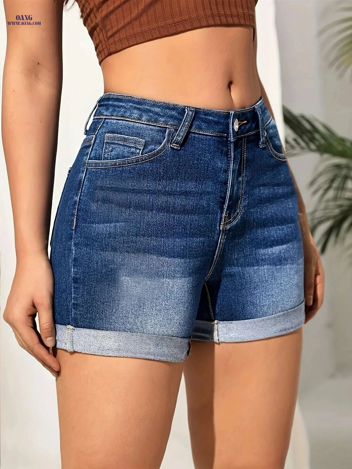 Women's High-Waist Stretch Jeans Shorts - Gradient Light to Dark Blue   OAXG 