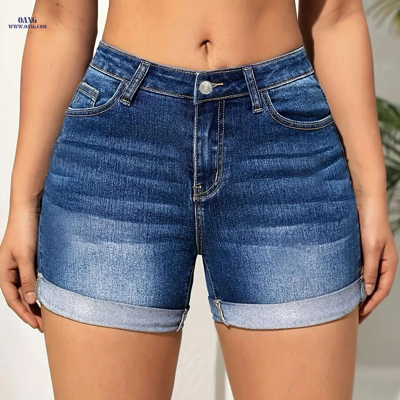 Women's High-Waist Stretch Jeans Shorts - Gradient Light to Dark Blue   OAXG 