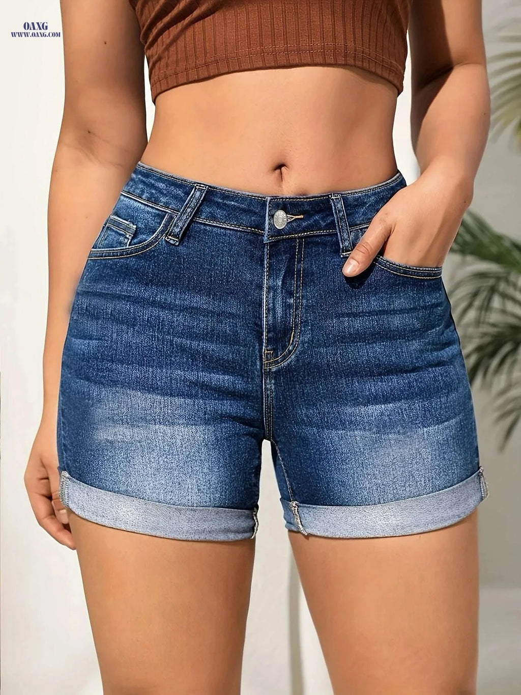 Women's High-Waist Stretch Jeans Shorts - Gradient Light to Dark Blue   OAXG 