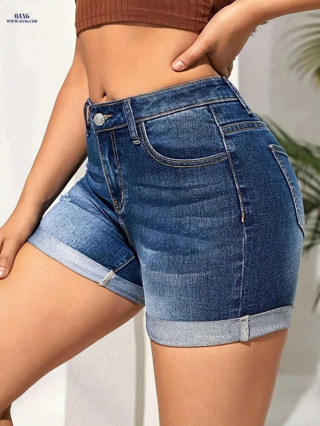 Women's High-Waist Stretch Jeans Shorts - Gradient Light to Dark Blue   OAXG 