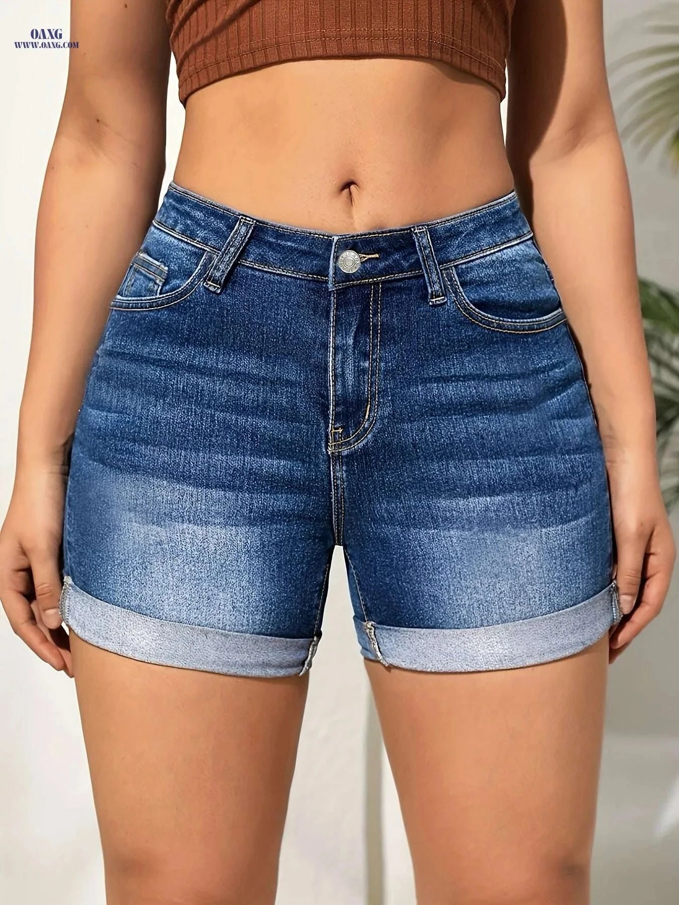 Women's High-Waist Stretch Jeans Shorts - Gradient Light to Dark Blue   OAXG 