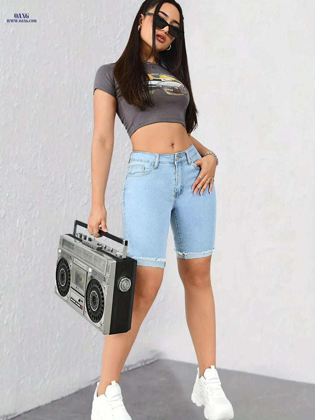 Women's High-Waisted Stretchy Denim Shorts - Faded Blue, Roll-Up Hem   OAXG 
