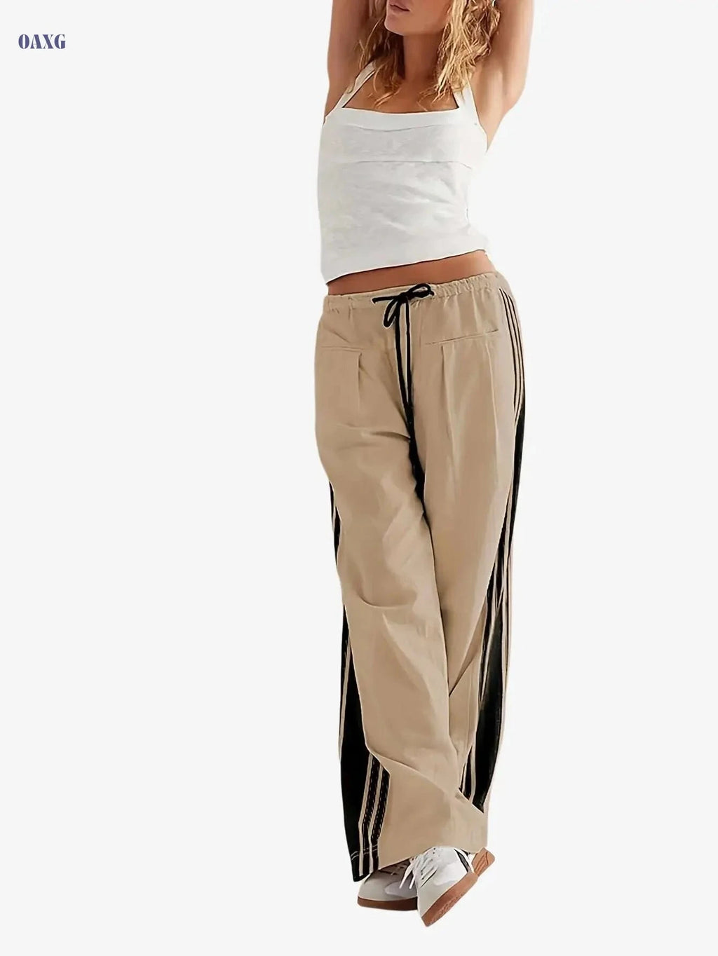 Women's High-Waisted Wide Leg Sweatpants - Pockets & Stripe Detail   OAXG 