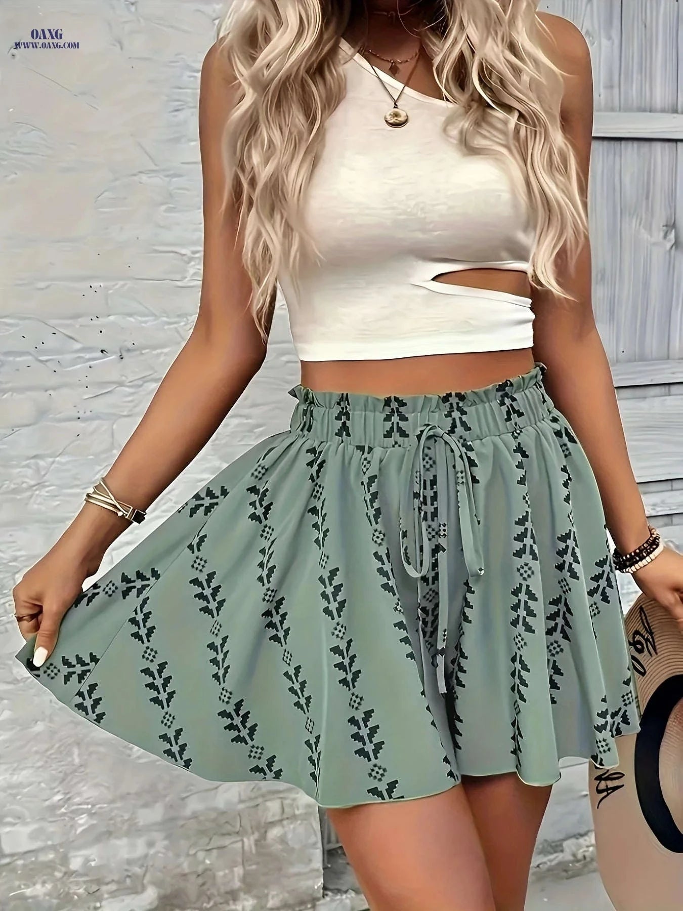 Women's Lightweight High-Waisted Floral Print Shorts - Black & White   OAXG 
