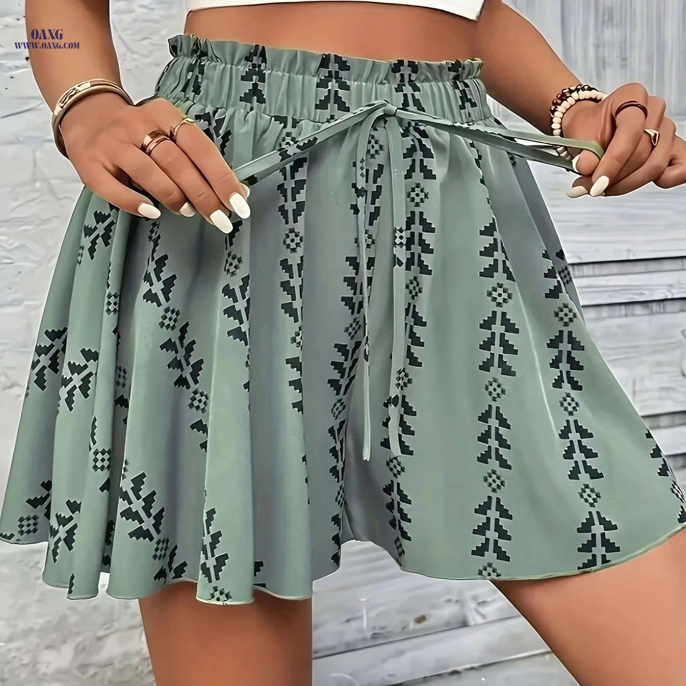 Women's Lightweight High-Waisted Floral Print Shorts - Black & White   OAXG 