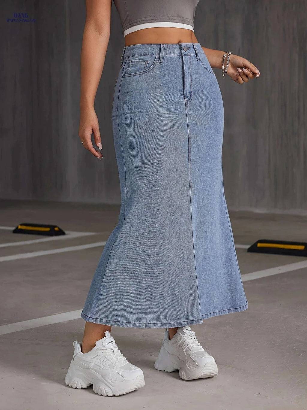 Women's Loose Flared Hem Denim Skirt - Casual Mid Waist Design   OAXG 
