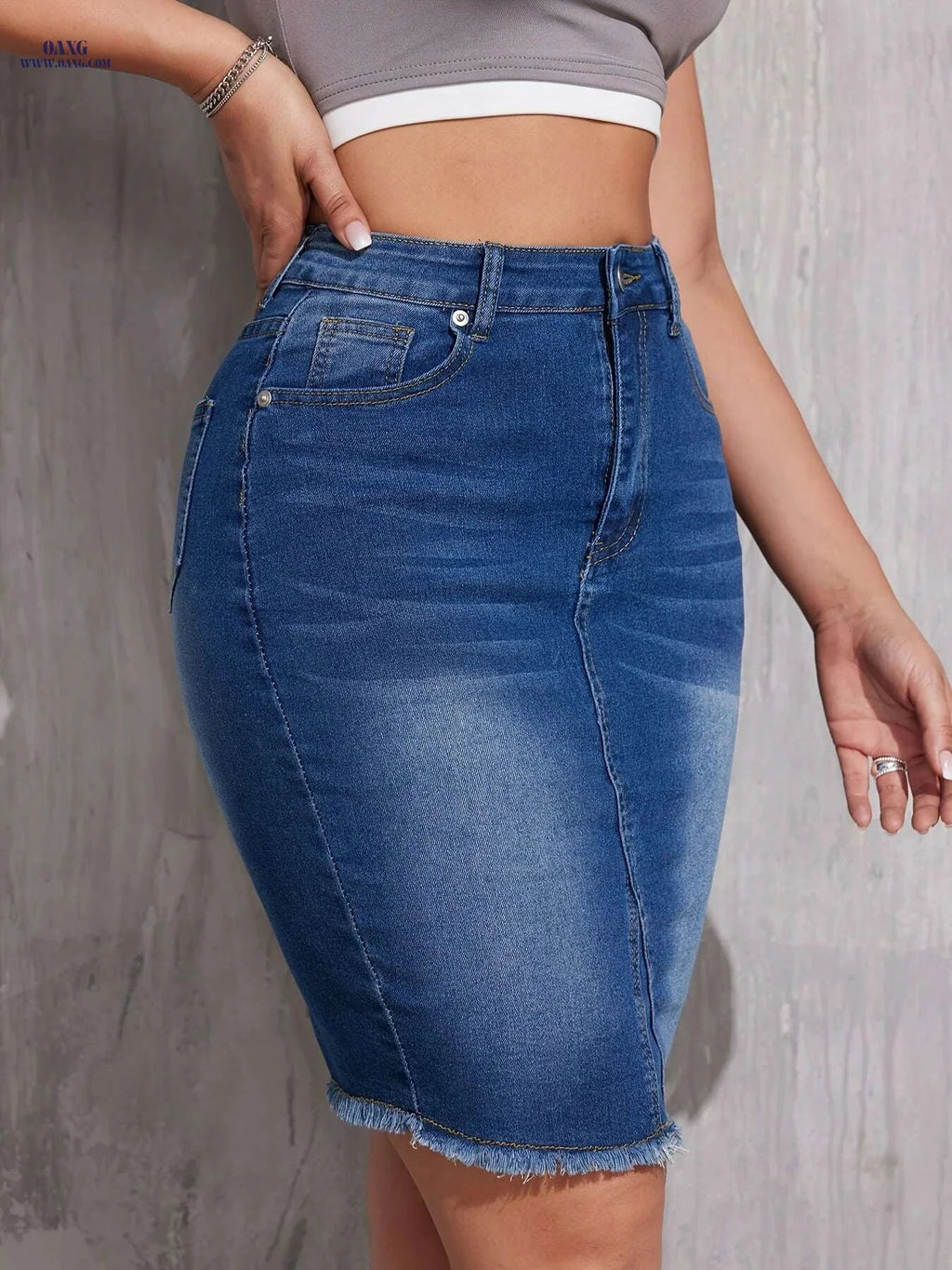 Women's Mid-Rise Blue Denim Midi Skirt - Slimming A-Line Style   OAXG 