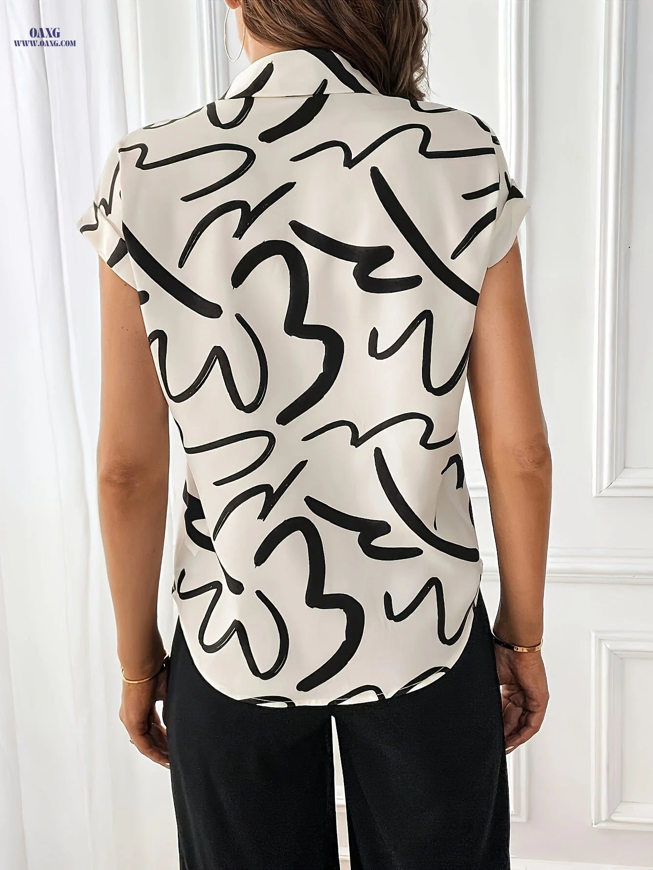 Women's Elegant Geometric Print Button-Up Shirt - Classic Collar, Machine Washable, All-Season Versatile Top for Casual & Professional Wear, Nontransparent Fabric   OAXG Black And White Color / S